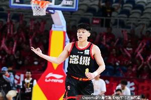 要不都去替补席吧！深圳首发三人得分个位数 容子峰挂零