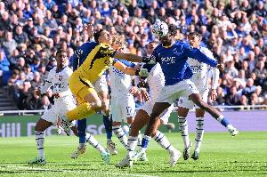 记者：大马丁意识清醒，头部CT扫描结果和颈部检查结果均显示良好